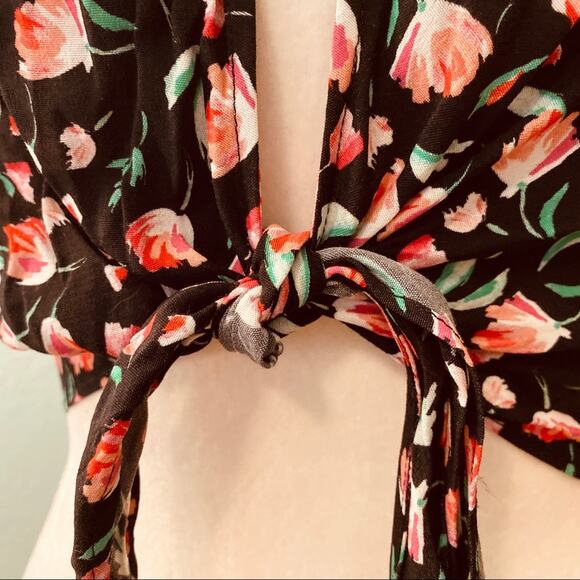 Blue Life Asher Front Tie Crop Top, Size Small - Picture 4 of 9